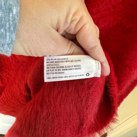 A.New Day Red size large v-neck sweater - Picture 4 of 4